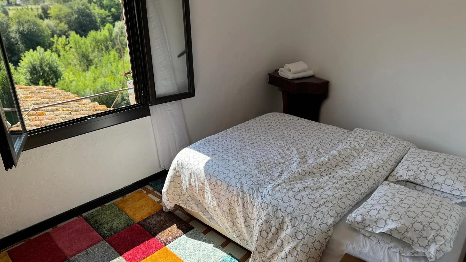 Besalu Pont Vell Apartment